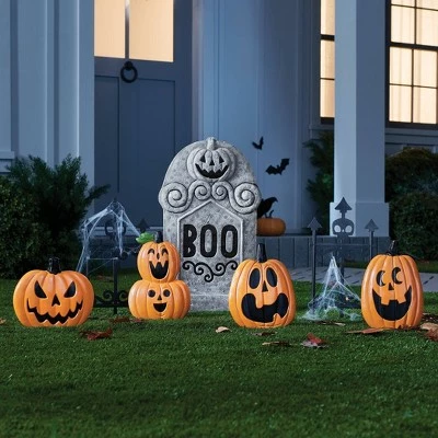 Hyde & EEK! Boutique 14pc Pumpkin Scene Setter Kit Halloween Decorative Prop - Hyde & EEK! Boutique™ 3 Hyde & EEK! Boutique 14pc Pumpkin Scene Setter Kit Halloween Decorative Prop - Hyde & EEK! Boutique™