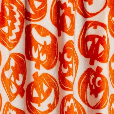Hyde & EEK! Boutique Pumpkin Printed Plush Throw Blanket Ivory - Hyde & EEK! Boutique™ 5 Hyde & EEK! Boutique Pumpkin Printed Plush Throw Blanket Ivory - Hyde & EEK! Boutique™ - Image 3